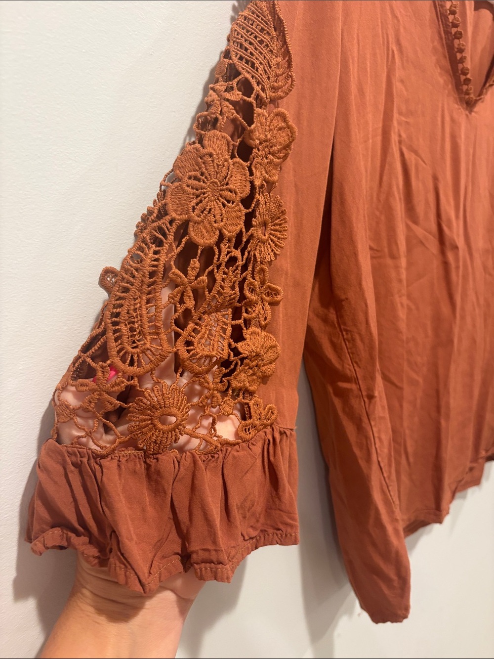 Rust Crochet-Sleeve V-Neck Blouse - Women ptp 21 length 26 - Picture 4 of 6